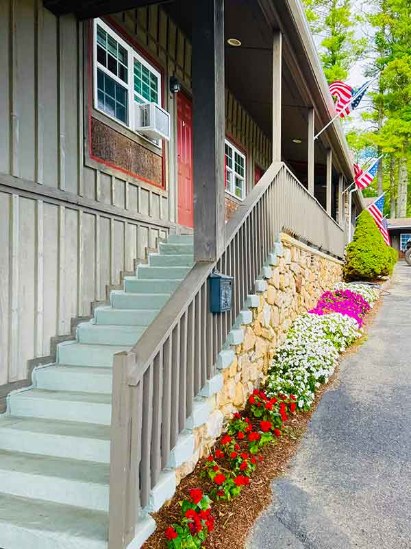 hotel-exterior Baneberry TN and Douglas Lake<br />